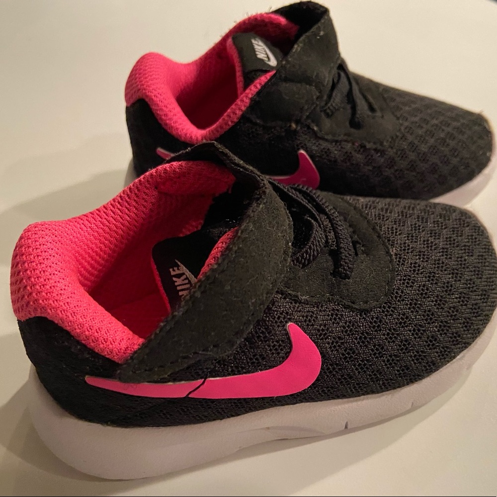 BNWOT Baby Girls Nike Sneakers
